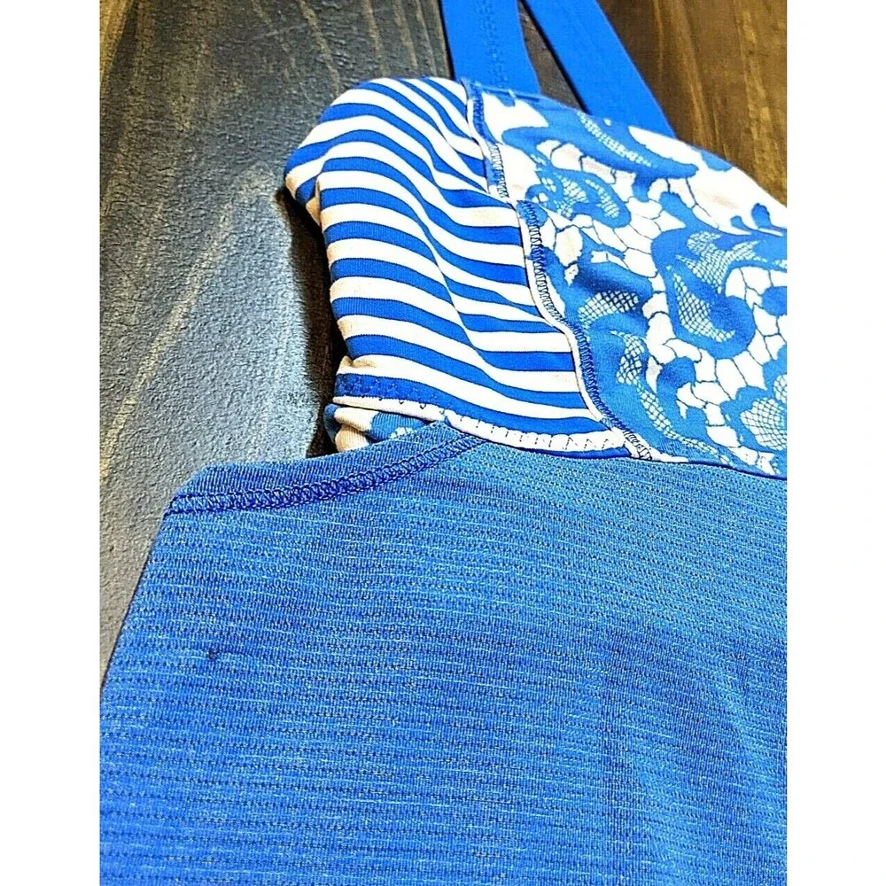Lululemon Women's With Built In Bra Blue/White Flowers Top Blouse Sz 6